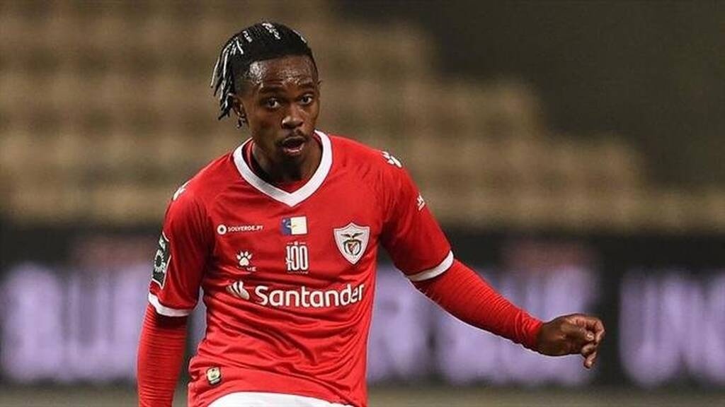 Ολυμπιακός: Αυτός είναι ο «εκλεκτός» για τα εξτρέμ - Απομένει η έγκριση Μαρτίνς (photos+video)