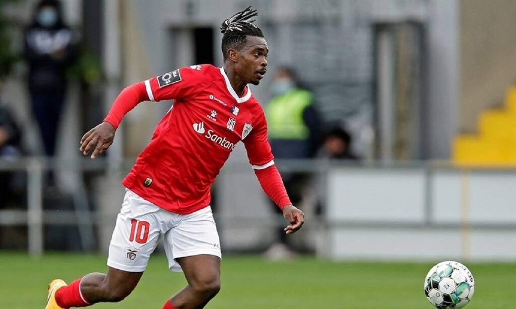 Ολυμπιακός: Αυτός είναι ο «εκλεκτός» για τα εξτρέμ - Απομένει η έγκριση Μαρτίνς (photos+video)