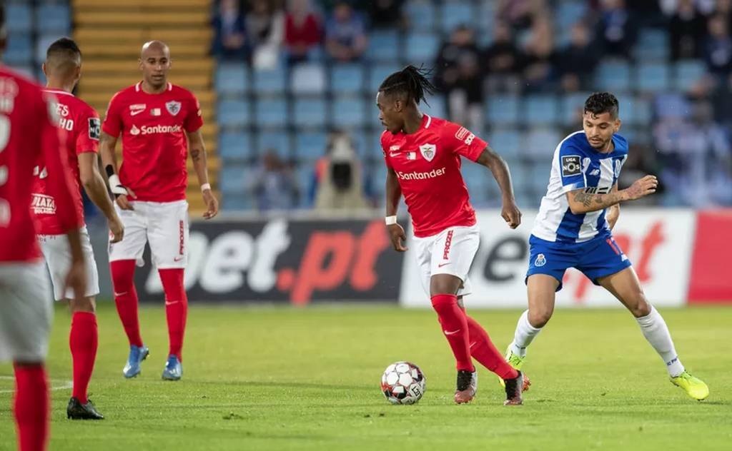 Ολυμπιακός: Αυτός είναι ο «εκλεκτός» για τα εξτρέμ - Απομένει η έγκριση Μαρτίνς (photos+video)