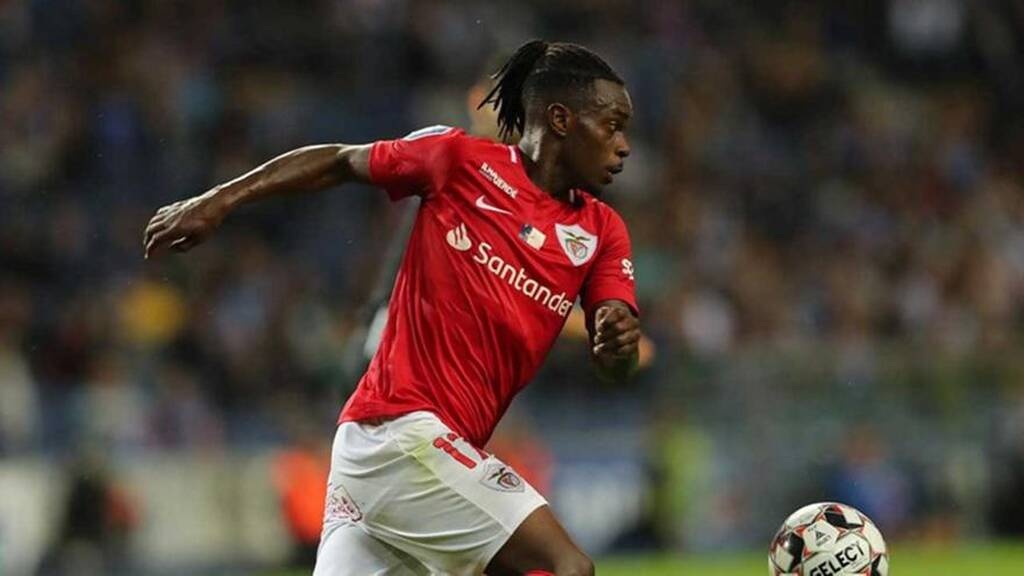 Ολυμπιακός: Αυτός είναι ο «εκλεκτός» για τα εξτρέμ - Απομένει η έγκριση Μαρτίνς (photos+video)