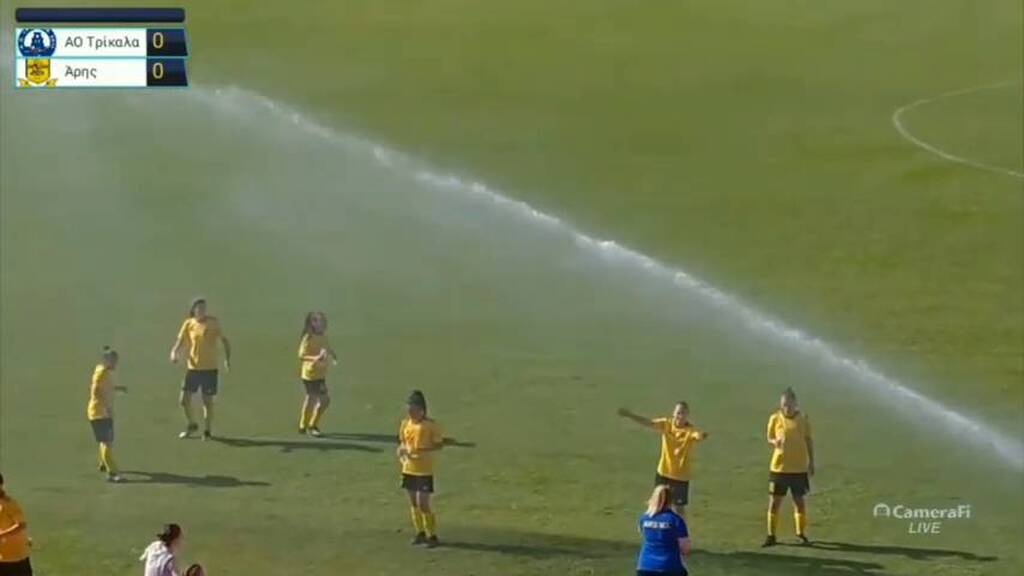 Απίστευτο! Άνοιξαν τα μπεκ πριν από σέντρα αγώνα γυναικών (video)