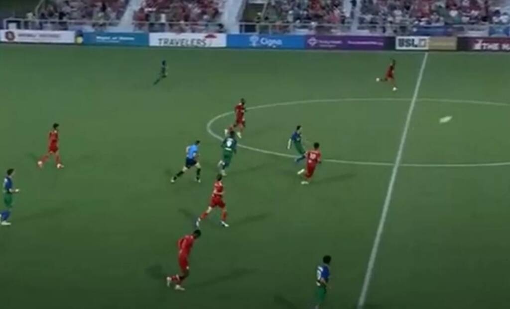Μυθικό γκολ στην Super League 2 των ΗΠΑ - Σκόραρε πίσω από τη σέντρα (video)