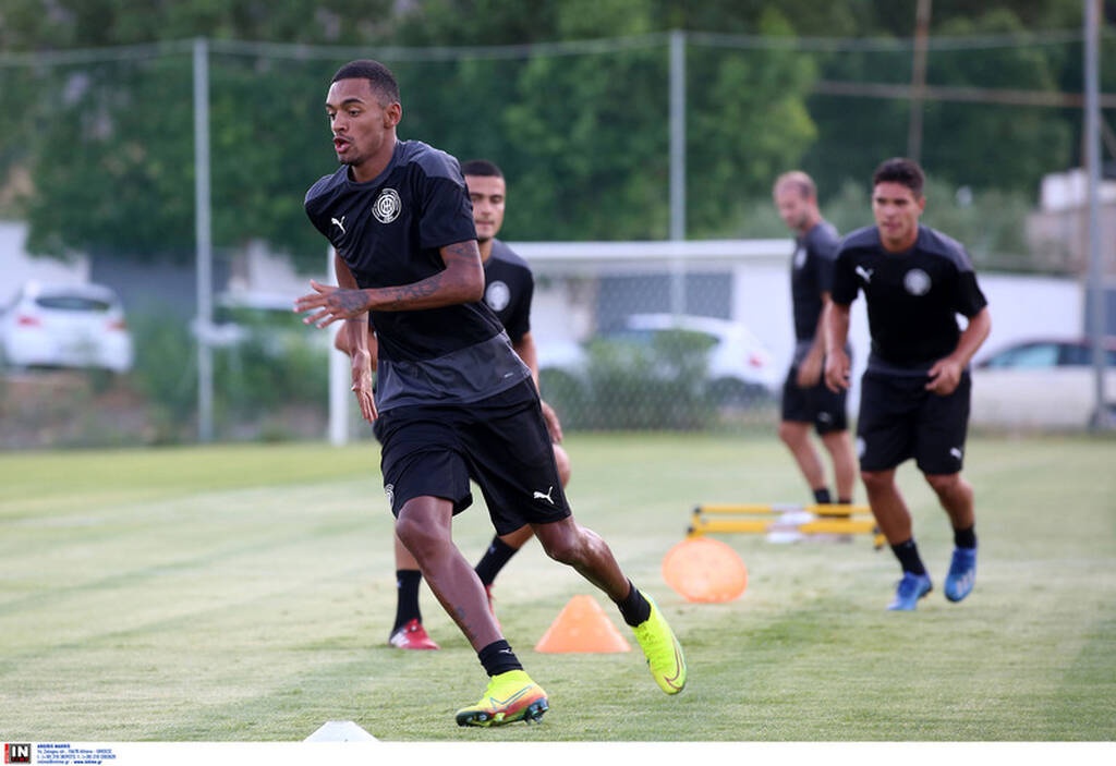 ΟΦΗ: Δείχνει την έξοδο σε ξένο ταλαντούχο παίκτη! (photos)