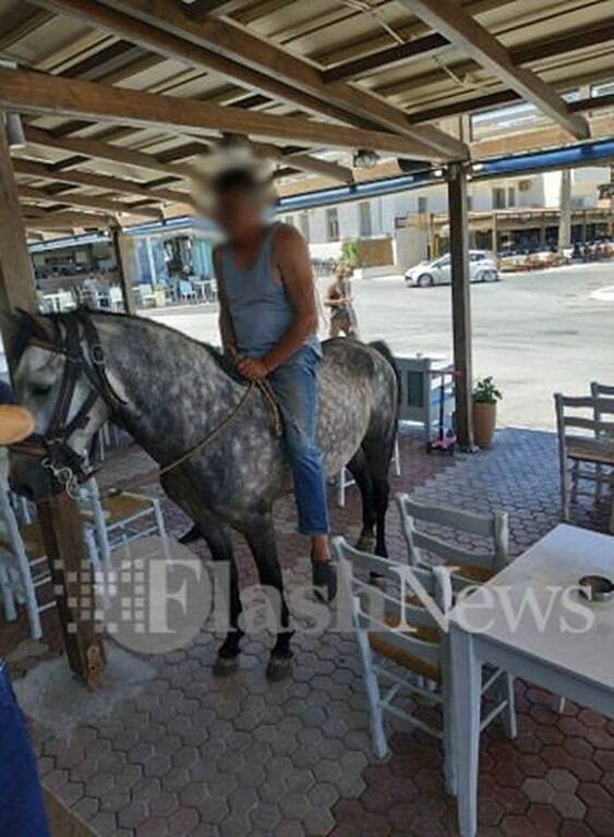 Τα... διέλυσε όλα - Δείτε πως πήγε να πάρει... έναν καφέ (photos)