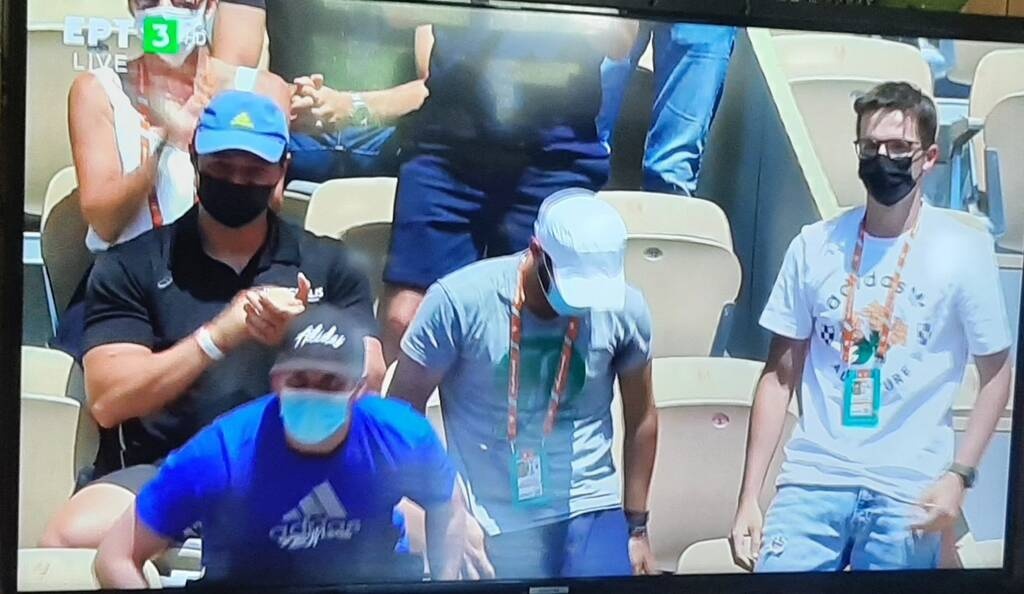 Σάκκαρη - Roland Garros: Οι πανηγυρισμοί Κ. Μητσοτάκη για το 1-0 με Σβιάτεκ (photos+video)
