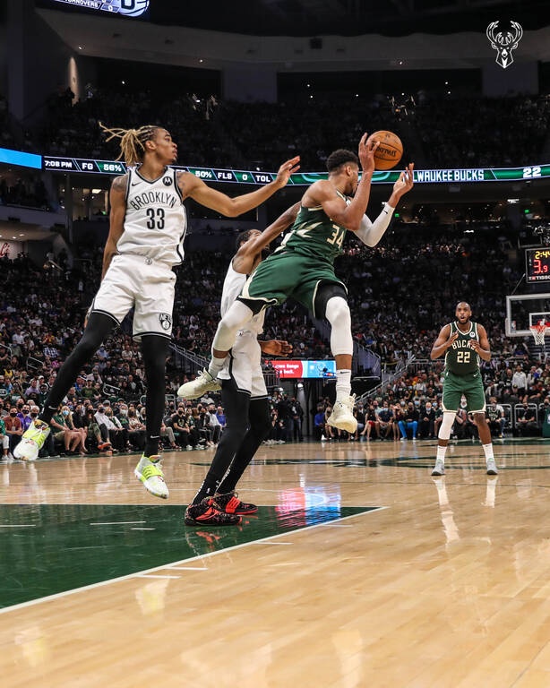 NBA: «Ζωντανοί» οι Μπακς κόντρα στους Νετς (photos+video)