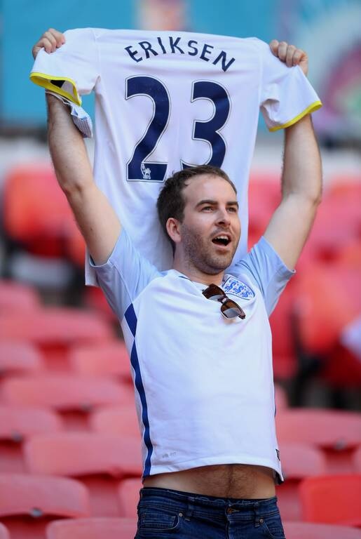 Euro 2020: Αγγλία-Κροατία – Με φανέλες Έρικσεν οι οπαδοί, θαυμασμός για Κιάερ (video+photos)