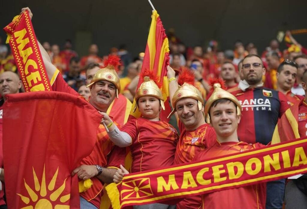 Euro 2020: Ξέφυγαν οι προκλητικοί οι Σκοπιανοί - Κασκόλ με το όνομα «Μακεδονία» στις εξέδρες