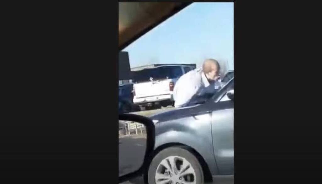 Πήγε να κάνει προσπέρασει - Αυτό που είδε στο διπλανό αμάξι απλά δεν υπάρχει (photos)