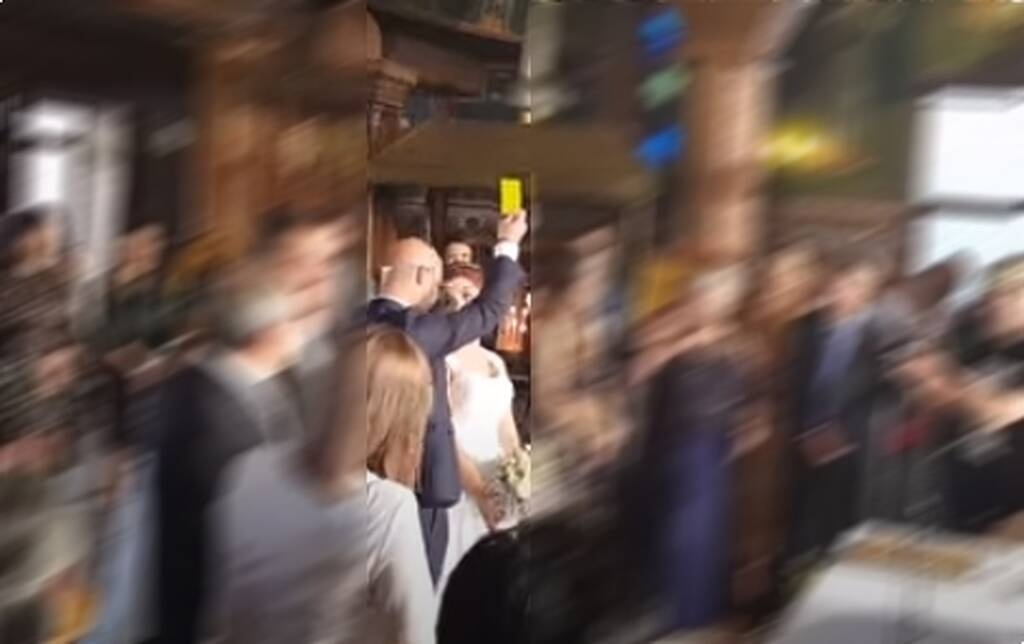 «Τρελάθηκε» με τη νύφη στο γάμο - Η αντίδραση του γαμπρού έγινε Viral