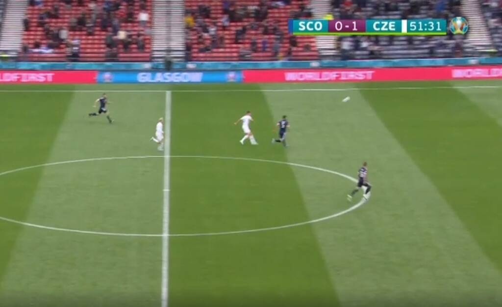Euro 2020: Απίθανο γκολ στο Σκωτία-Τσεχία - Σκόραρε από τη... σέντρα (video)