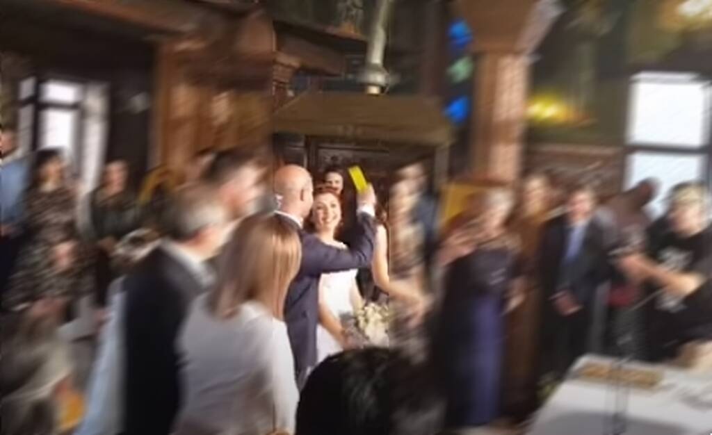 «Τρελάθηκε» με τη νύφη στο γάμο - Η αντίδραση του γαμπρού έγινε Viral