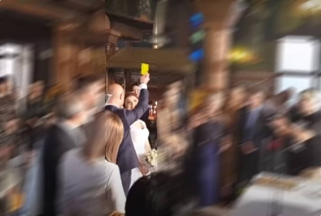 «Τρελάθηκε» με τη νύφη στο γάμο - Η αντίδραση του γαμπρού έγινε Viral