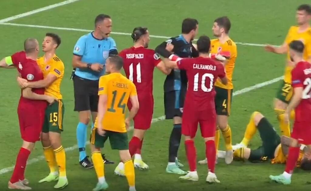 Euro 2020: Δεν σκόραραν και ξέφυγαν οι Τούρκοι - Σύρραξη μεταξύ των παικτών (photos+video)