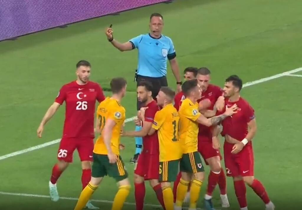 Euro 2020: Δεν σκόραραν και ξέφυγαν οι Τούρκοι - Σύρραξη μεταξύ των παικτών (photos+video)