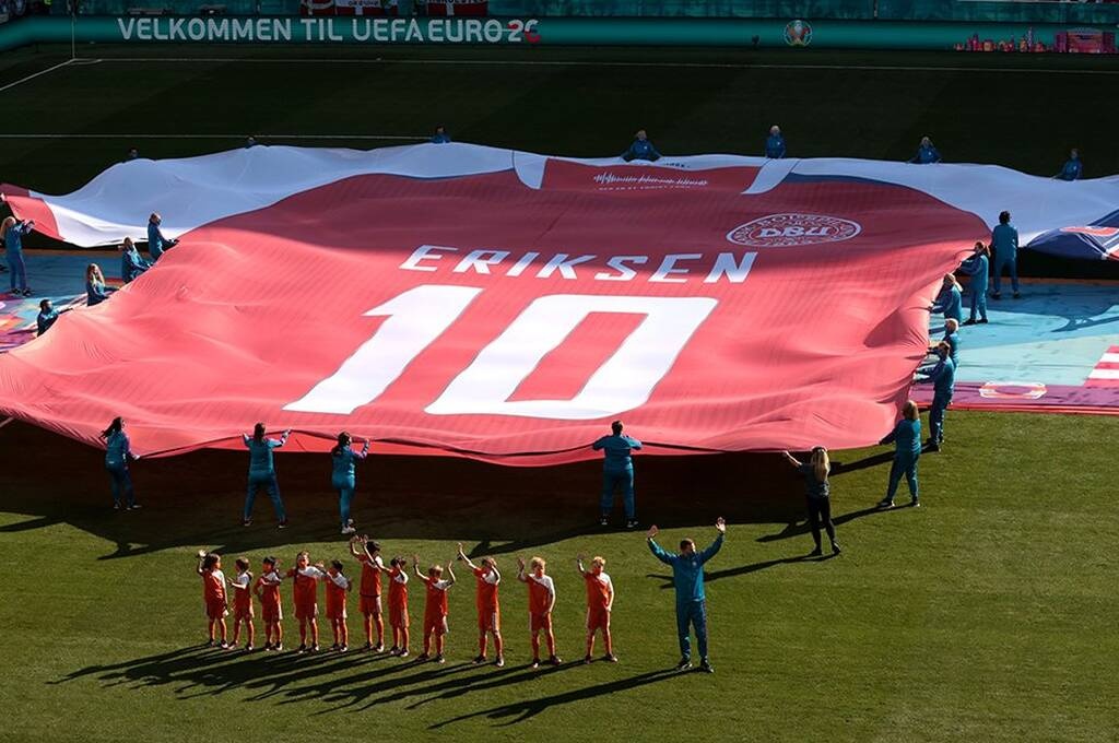 Euro 2020: Συγκινητικές εικόνες στο Πάρκεν - Διακοπή και αποθέωση για Έρικσεν - Λύγισε ο Λουκάκου