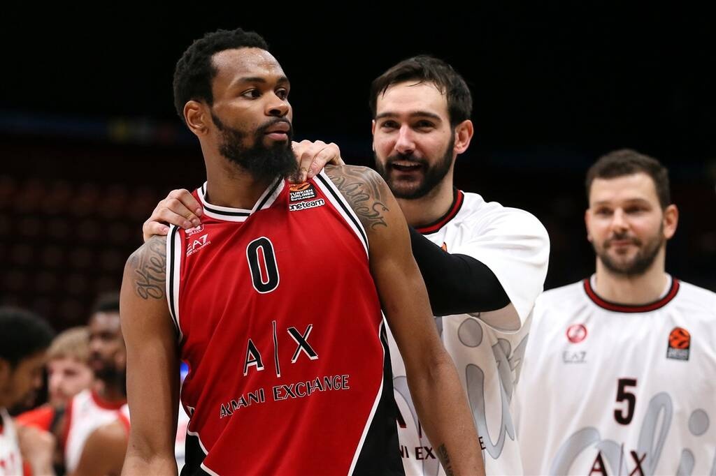 Αρμάνι Μιλάνο: Απάντησε αρνητικά ο Πάντερ - Περιμένουν στην γωνία Κουμπάν και Βίρτους