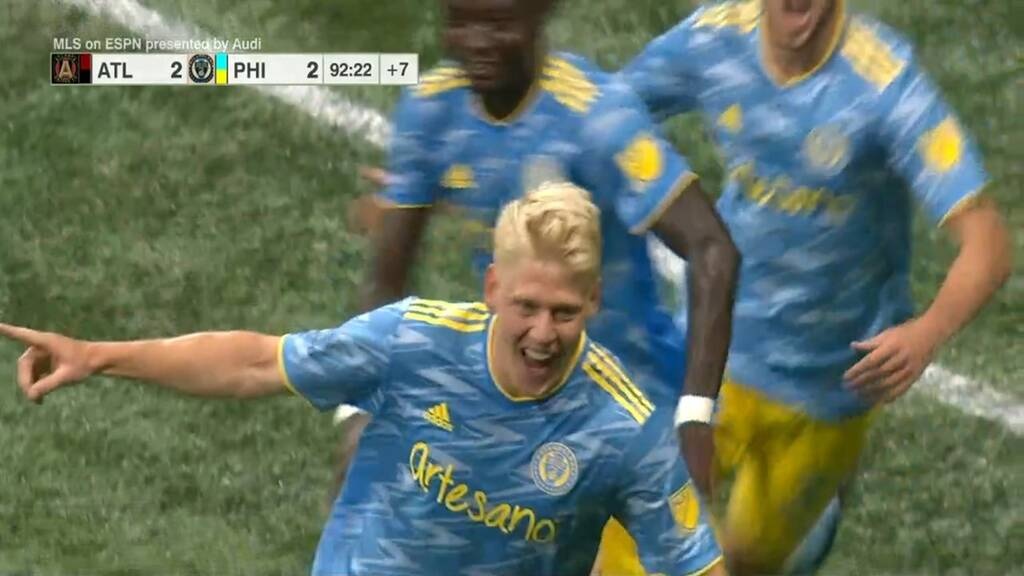 Γκολ-οβίδα στο MLS, η μπάλα χτύπησε τρεις φορές στο οριζόντιο δοκάρι! (video)