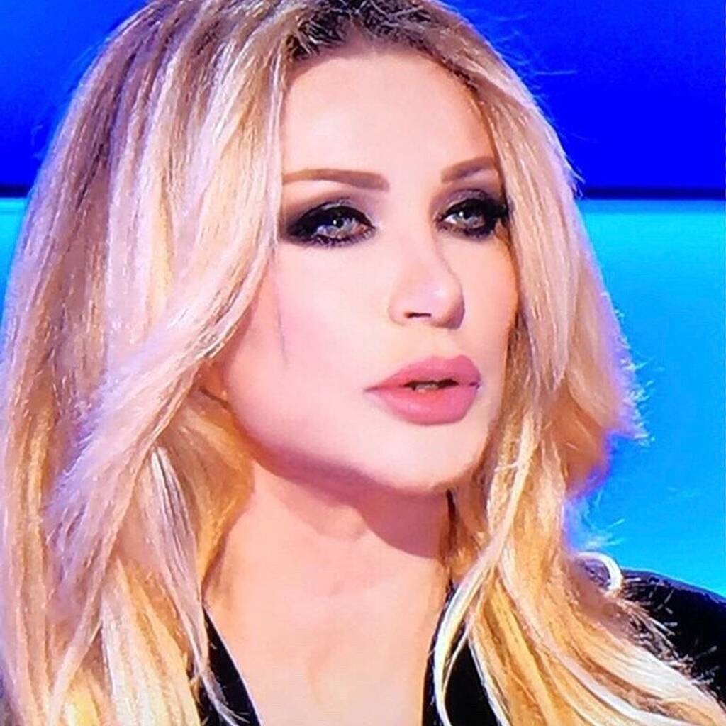 Euro 2020: Παρουσιάστρια είχε ατύχημα αλά… Σάρον Στόουν και έγινε viral (photos+video)