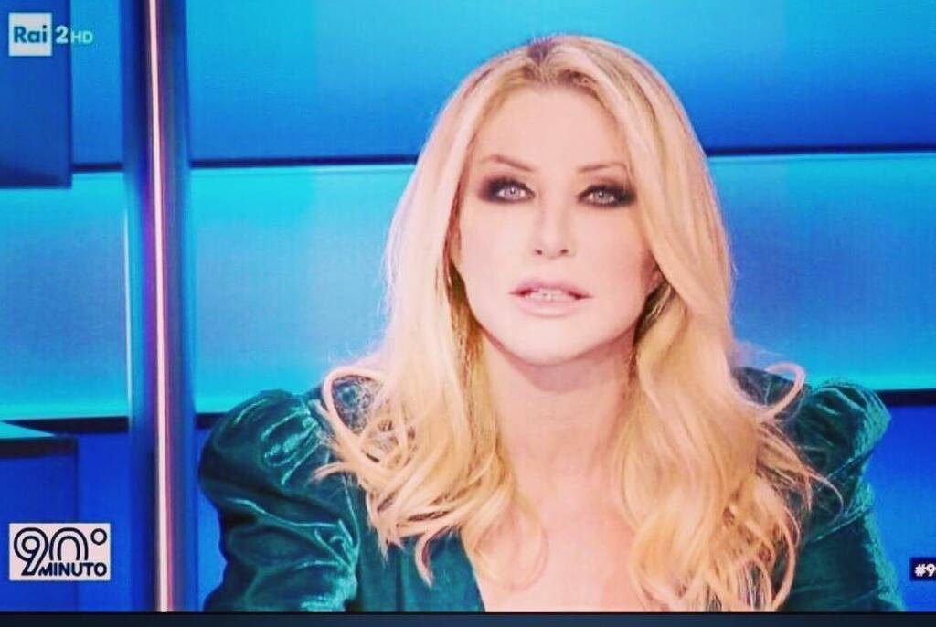 Euro 2020: Παρουσιάστρια είχε ατύχημα αλά… Σάρον Στόουν και έγινε viral (photos+video)