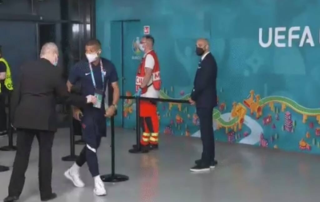 Euro 2020: Αδιανόητο σκηνικό με Εμπαπέ - Σεκιουρίτας τον σταμάτησε πριν μπει στο γήπεδο