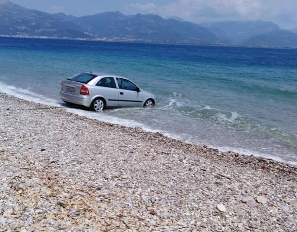 Πάρκαρε χωρίς να βάλει χειρόφρενο - Δε θα πιστεύετε που βρήκε το αμάξι