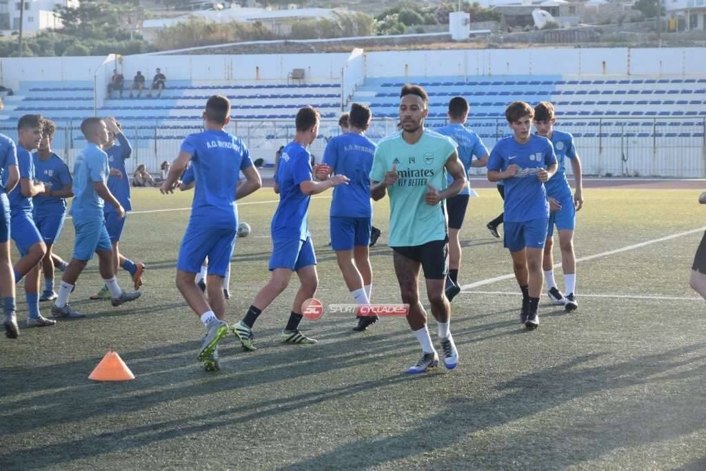 Διακοπές και… προπόνηση στη Μύκονο ο Ομπαμεγιάνγκ (video)