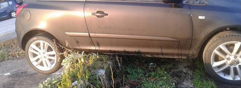 Πάρκαρε το αμάξι στον... αέρα και έγινε Viral!