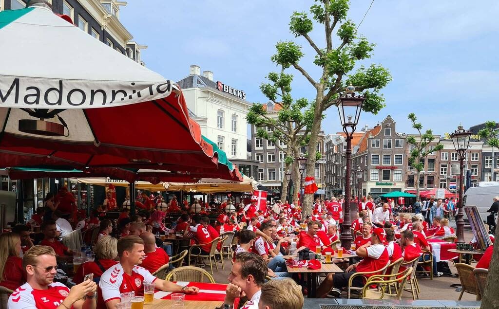 Euro 2020: Κατάληψη στο Άμστερνταμ οι ρόλιγκανς! (Photos+Video)