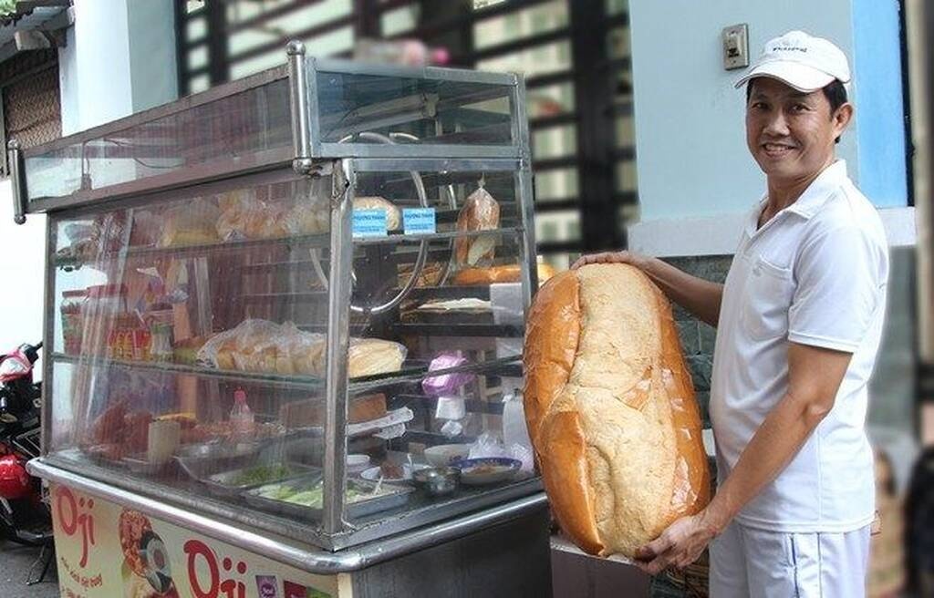 Οι τύποι έχουν ξεφύγει - Δείτε το μεγαλύτερο... καρβέλι ψωμιού - Απίθανες εικόνες (photos)