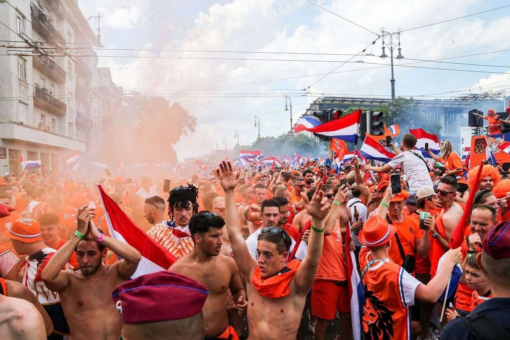 Euro 2020: Η Βουδαπέστη είναι… πορτοκαλί! (Photos)