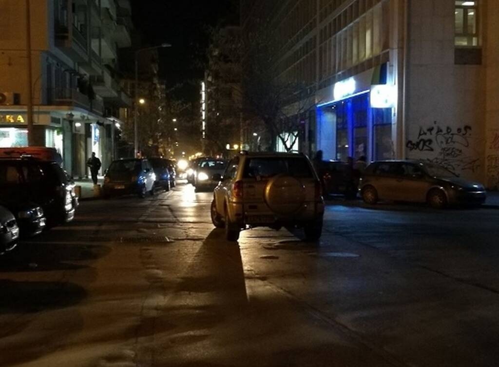 To... τερμάτισε ο οδηγός - Παράτησε το αμάξι στη μέση του δρόμου και έφυγε