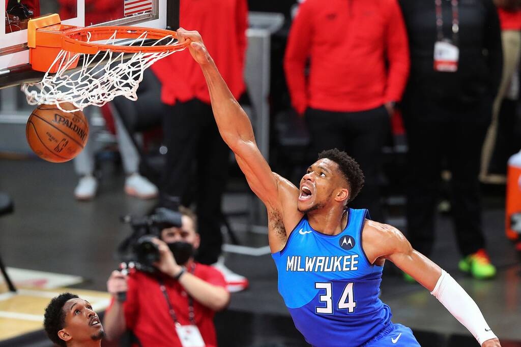 NBA: Οι καλύτερες στιγμές των Γιάννη Αντετοκούνμπο και Κρις Μίντλετον (photos+video)