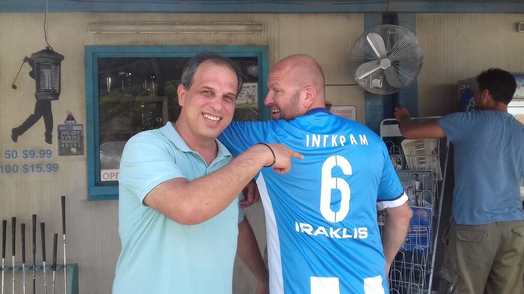 ΕΠΟΣ! Φανέλα του Ηρακλή με το «10» στον Αντόνιο Μπαντέρας!