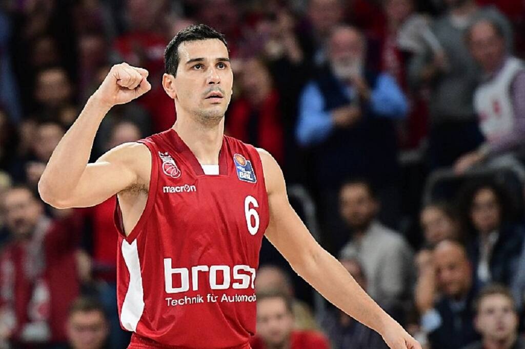 Νίκος Ζήσης: Ανακοίνωσε το τέλος της καριέρας του