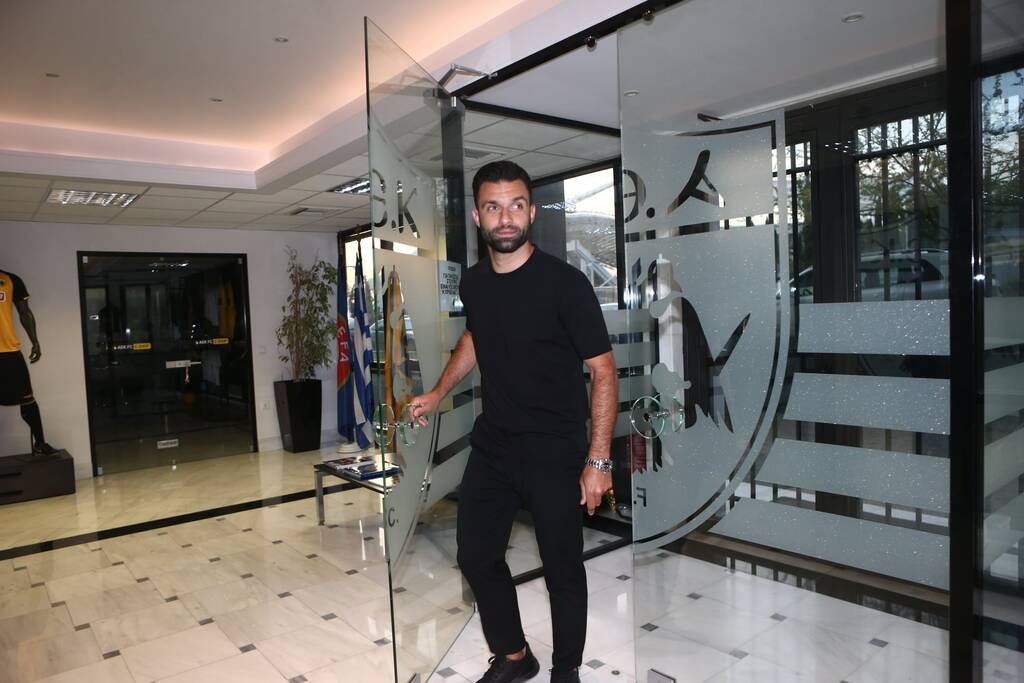 ΑΕΚ: Υπογράφει ο Τζαβέλλας - Ετοιμάζεται η φανέλα του (photos)