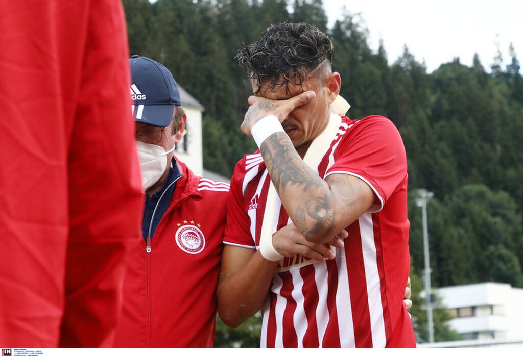 Ολυμπιακός: Ανησυχία για Τικίνιο, σφάδαζε από τους πόνους στον ώμο! (photos)
