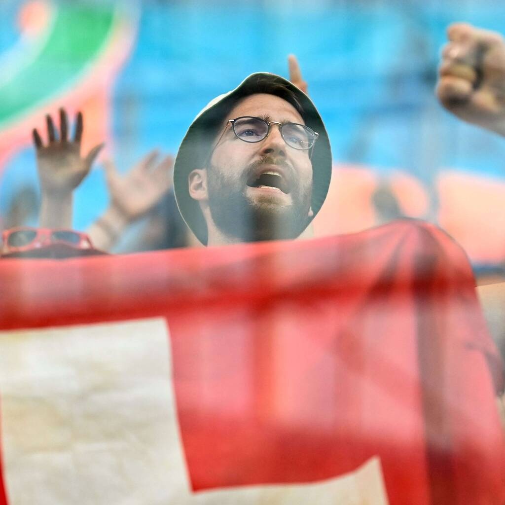 Euro 2020: Στο γήπεδο ο διάσημος Ελβετός οπαδός! (Video+Photos)