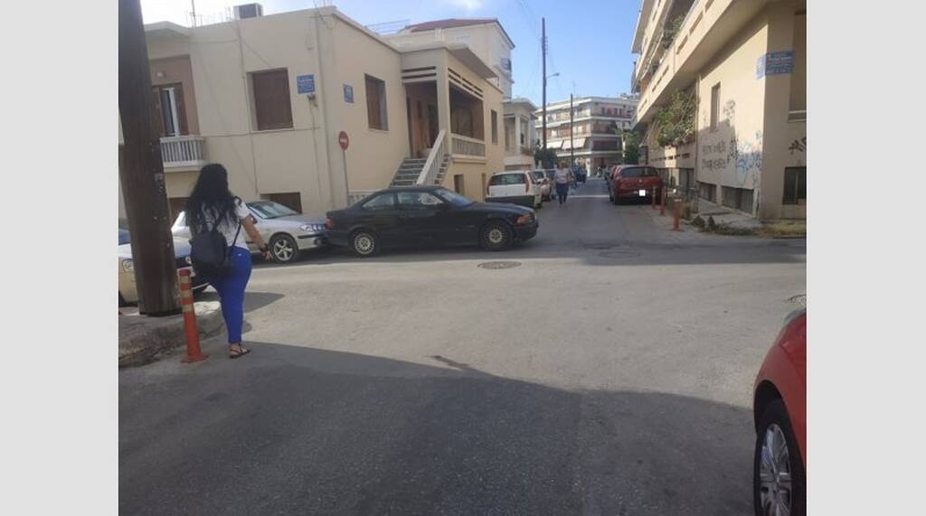 Παρκάρισμα για... βραβείο - Απορούσε όλη η γειτονιά