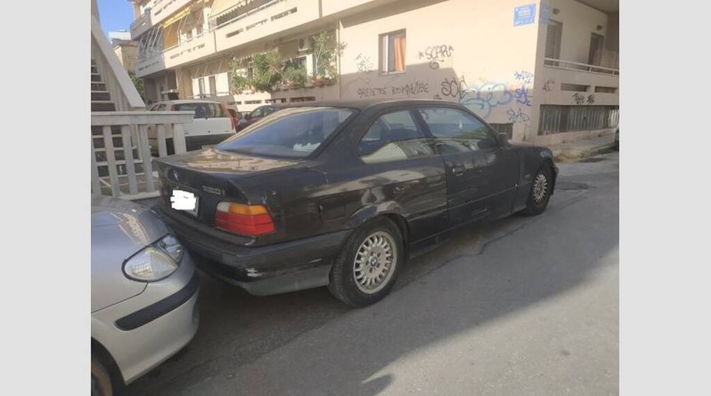 Παρκάρισμα για... βραβείο - Απορούσε όλη η γειτονιά