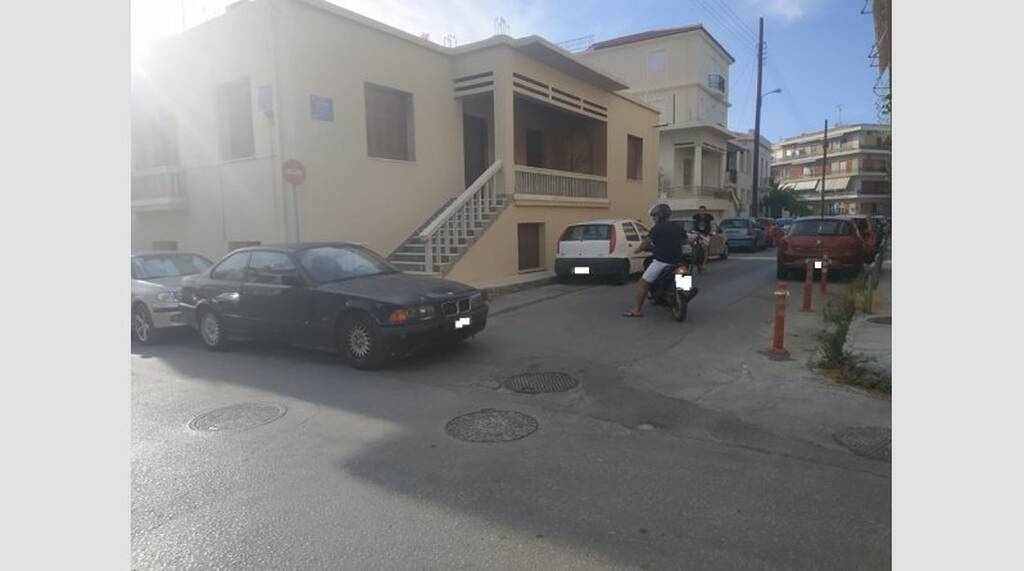 Παρκάρισμα για... βραβείο - Απορούσε όλη η γειτονιά