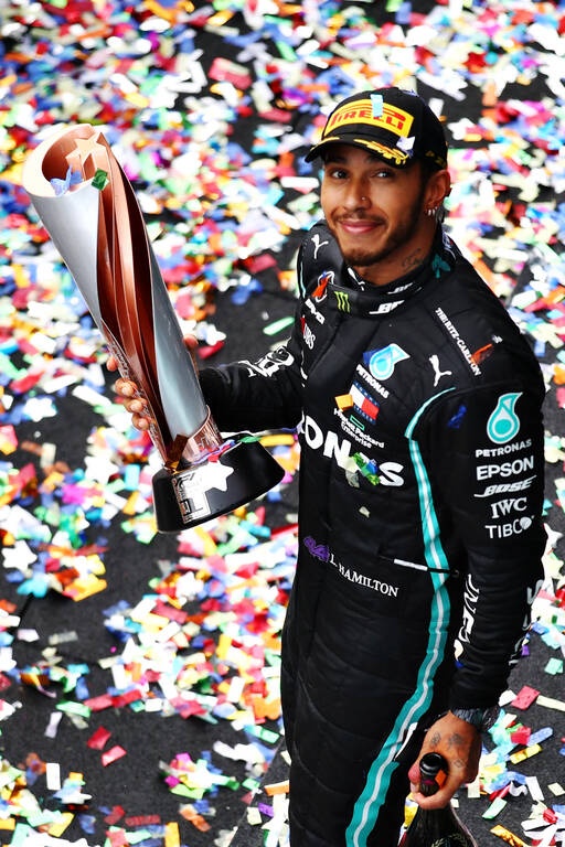 Formula 1: «Δεμένος» με τη Mercedes ο Χάμιλτον
