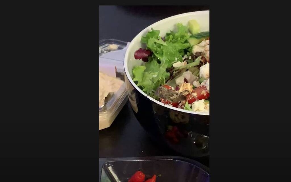 Παρήγγειλαν σαλάτα και αυτό που βρήκαν μέσα θα το θυμούνται για πάντα