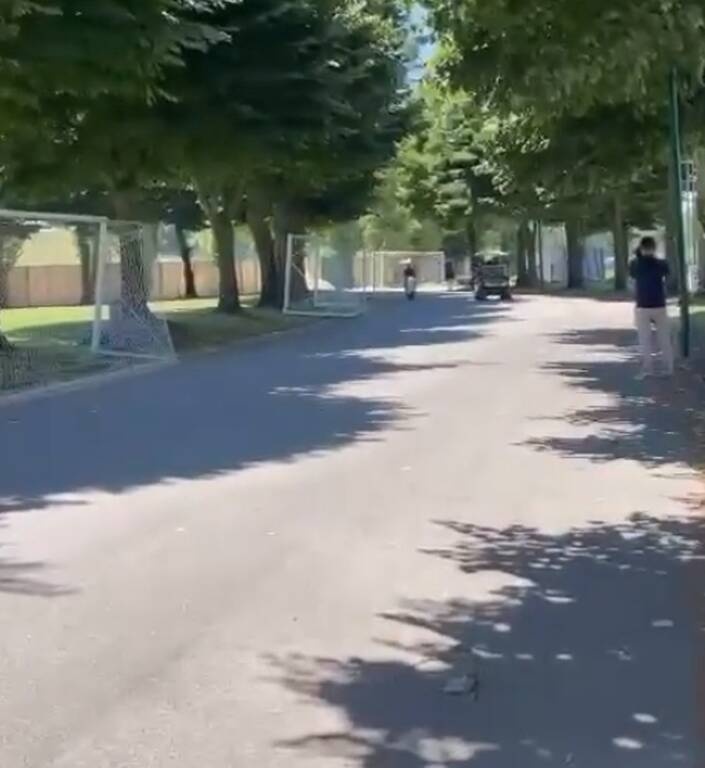 Μουρίνιο: Μπήκε με βέσπα στο προπονητικό της Ρόμα και έγινε Viral (photos+video)
