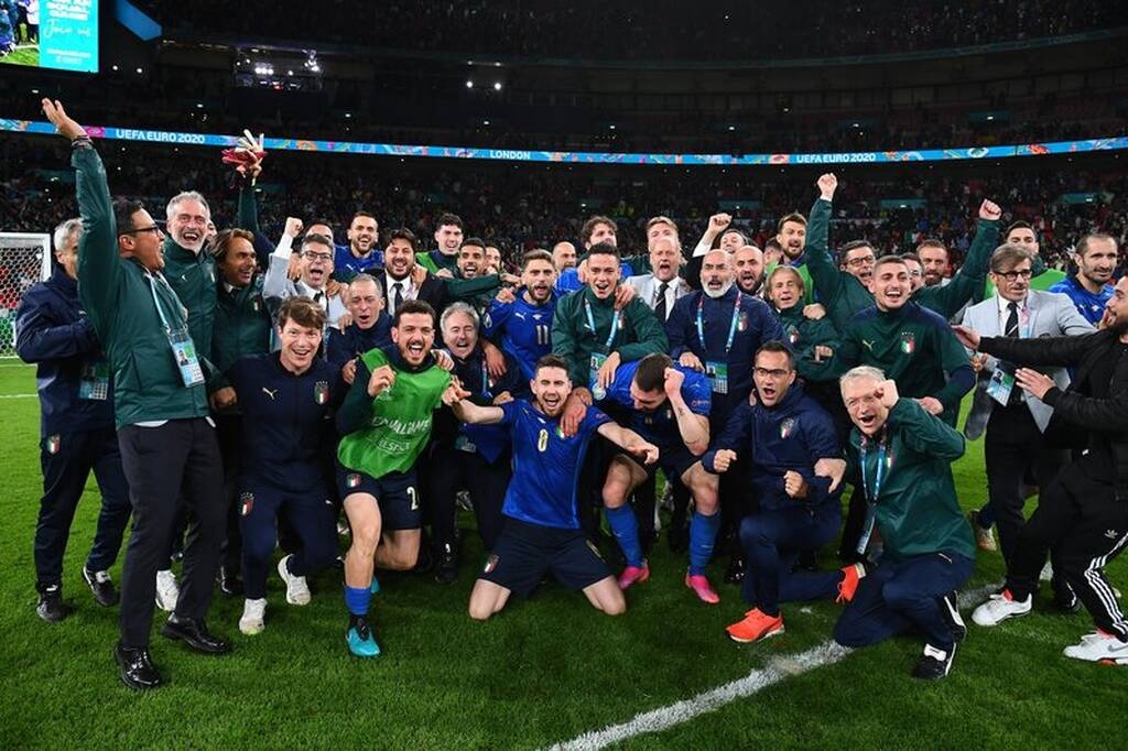 Euro 2020: Όλα τα πέναλτι από την εξέδρα των Ιταλών – Τρέλα με Ζορζίνιο! (video+photos)