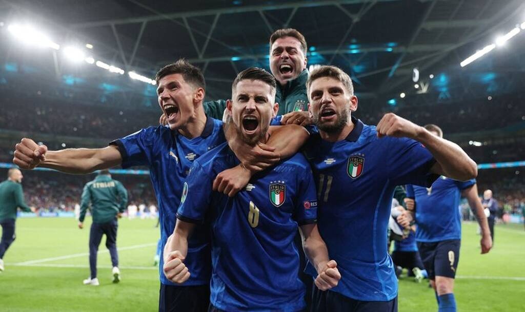 Euro 2020: Όλα τα πέναλτι από την εξέδρα των Ιταλών – Τρέλα με Ζορζίνιο! (video+photos)
