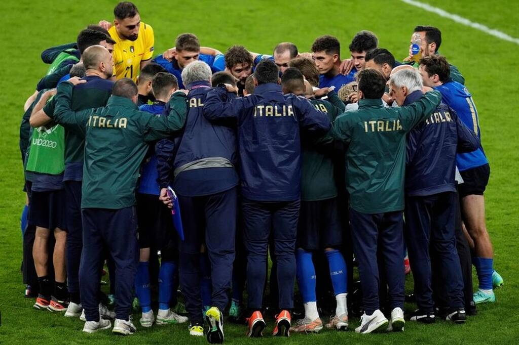 Euro 2020: Όλα τα πέναλτι από την εξέδρα των Ιταλών – Τρέλα με Ζορζίνιο! (video+photos)