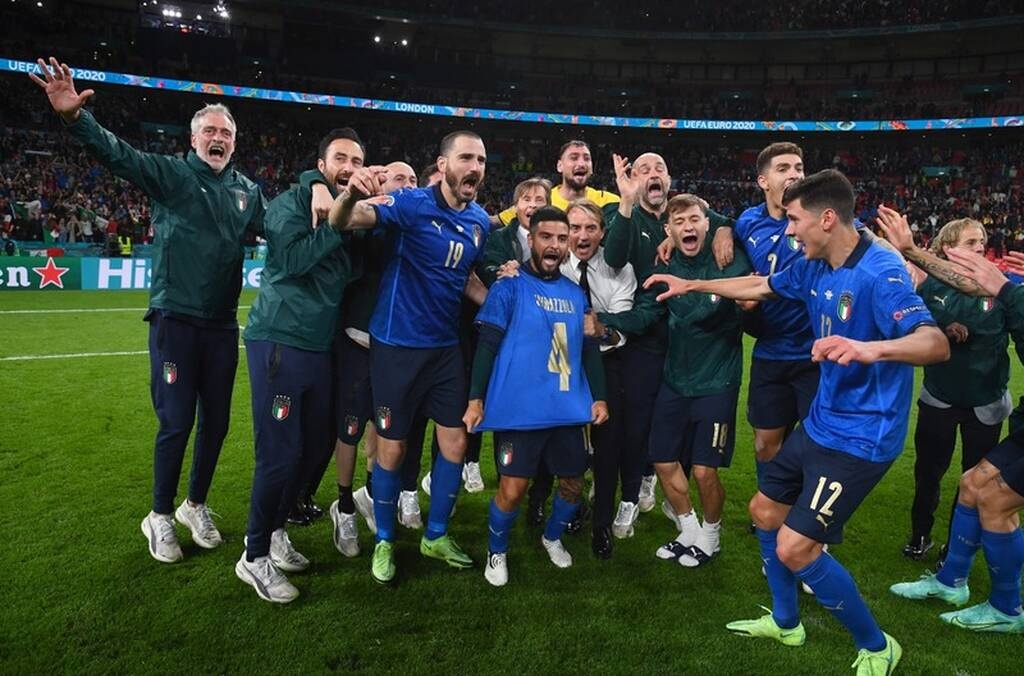 Euro 2020: Όλα τα πέναλτι από την εξέδρα των Ιταλών – Τρέλα με Ζορζίνιο! (video+photos)