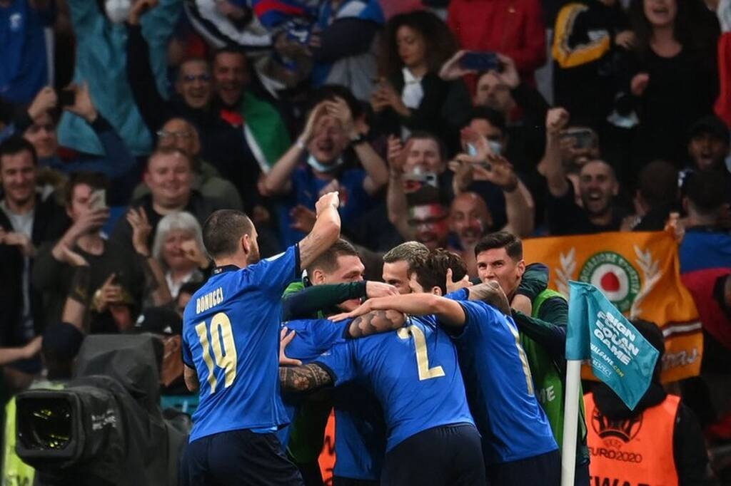 Euro 2020: Όλα τα πέναλτι από την εξέδρα των Ιταλών – Τρέλα με Ζορζίνιο! (video+photos)