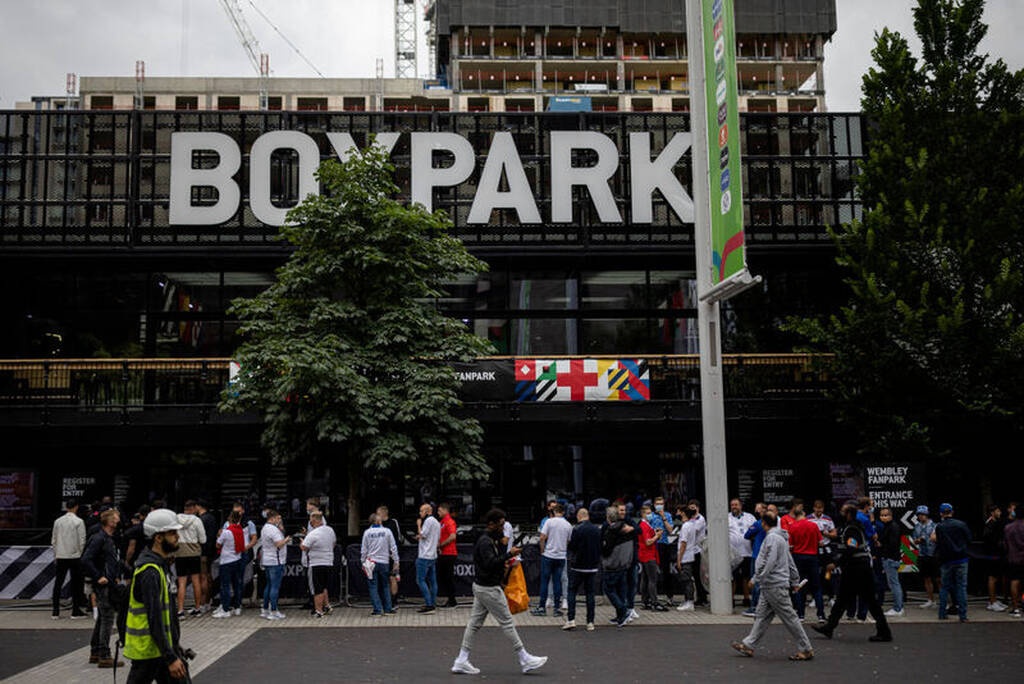 Euro 2020: Όνειρο το it’s coming home - Πανζουρλισμός στο Γουέμπλεϊ για το Αγγλία-Δανία! (photos)